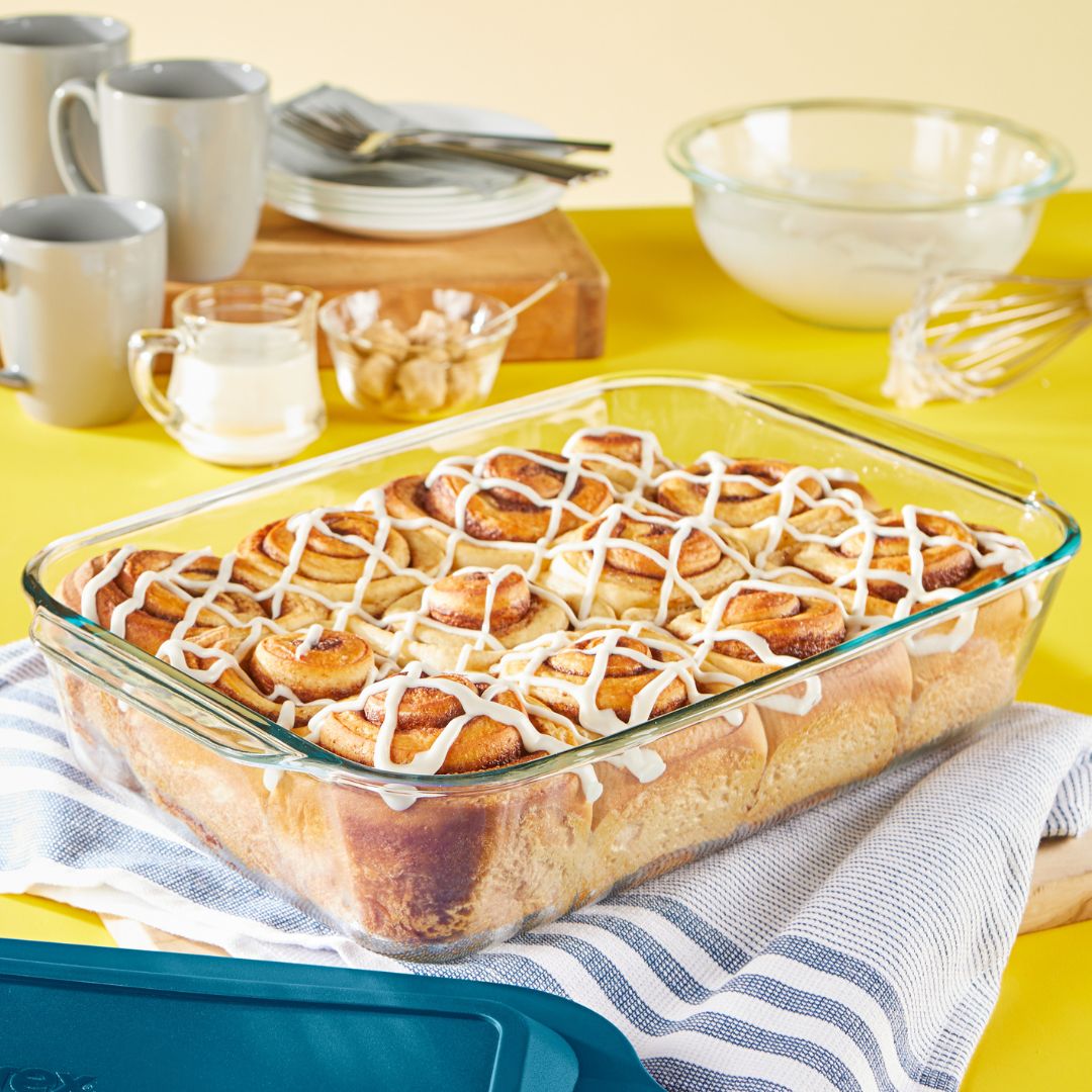 Pyrex? Deep 9 x 13 Rectangular Glass Baking Dish with Blue Lid - Image 2